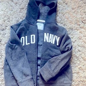 Grey old navy logo hoodie size 5t and matching sweats 5t